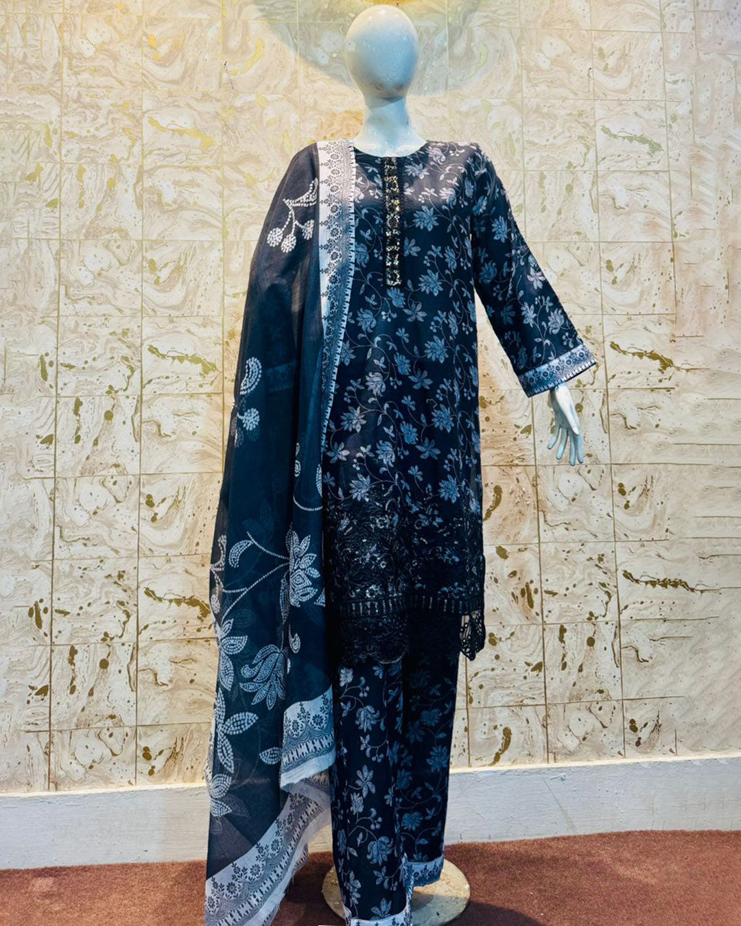 Timeless Noir Lawn 3 Pcs Suit