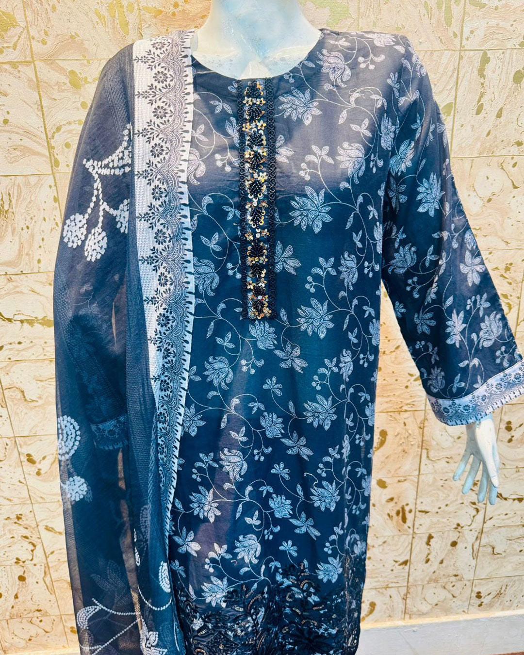 Timeless Noir Lawn 3 Pcs Suit