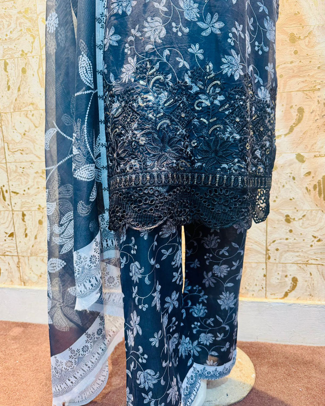 Timeless Noir Lawn 3 Pcs Suit