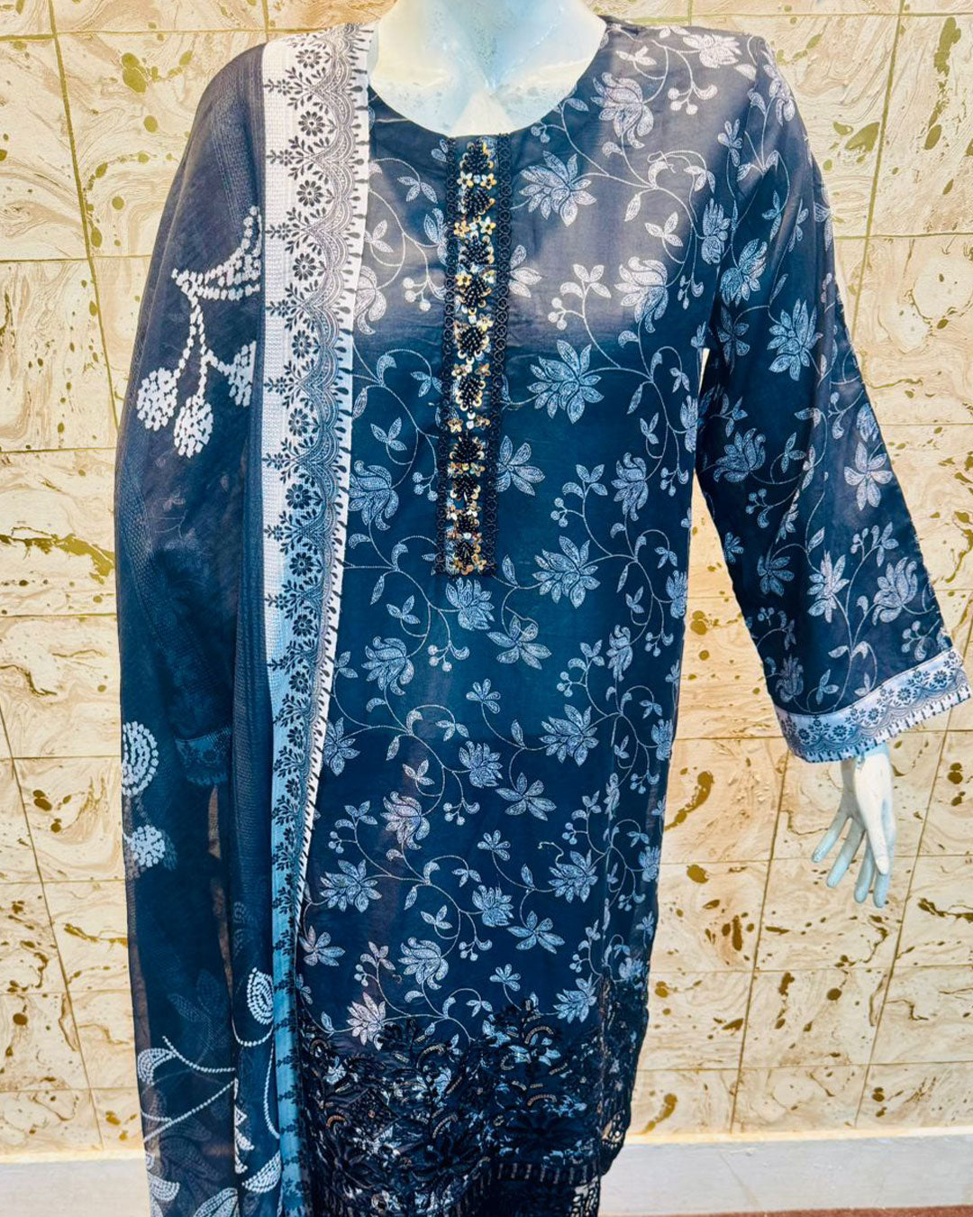 Timeless Noir Lawn 3 Pcs Suit