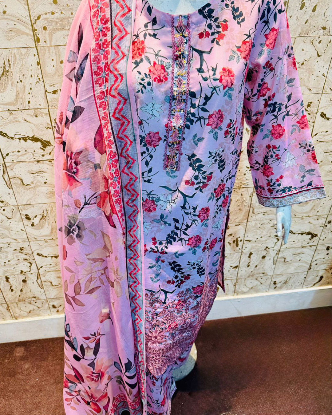 Bloom Grace Lawn 3 Pcs Suit