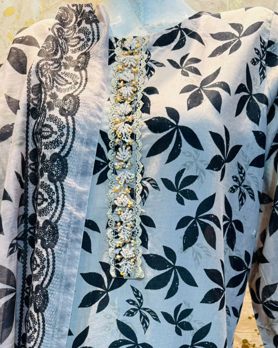 Ivory Noir Lawn 3 Pcs Suit